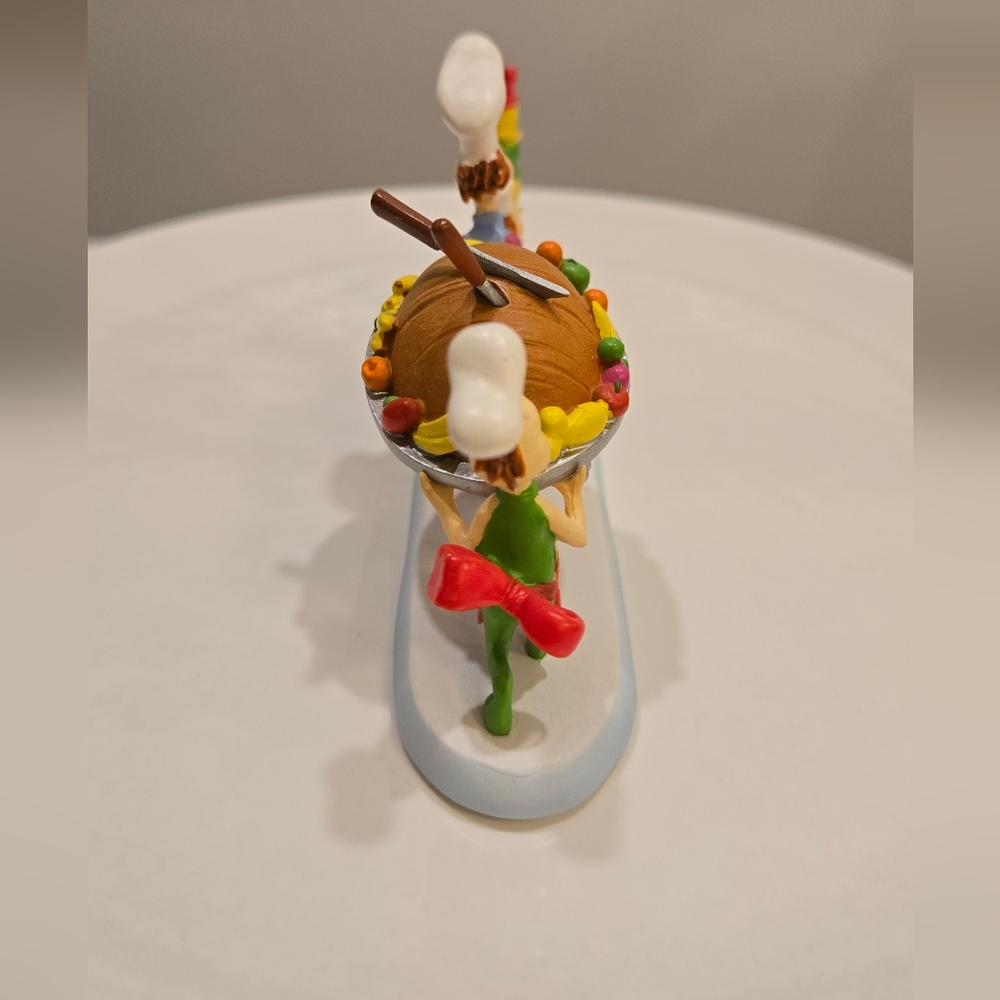 Department 56 - Grinch Who-Ville - Feast of Roast Beast - Picture 3 of 5